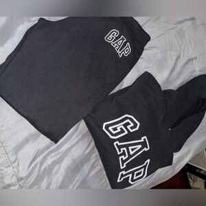 Gap Women’s Jogging suit. small